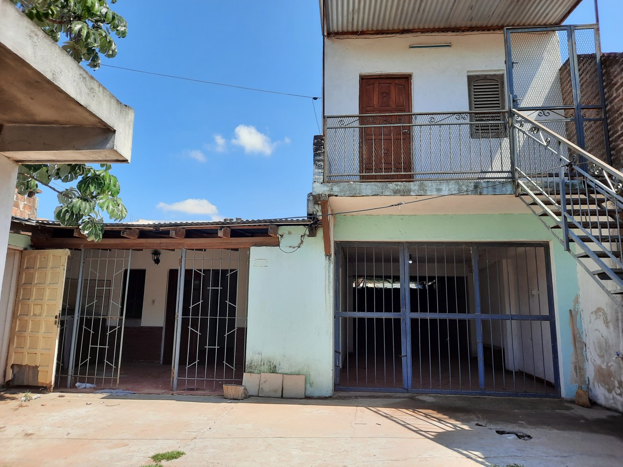 Sobre Av. Las Heras - Casa, Loza para negocio + Departamento