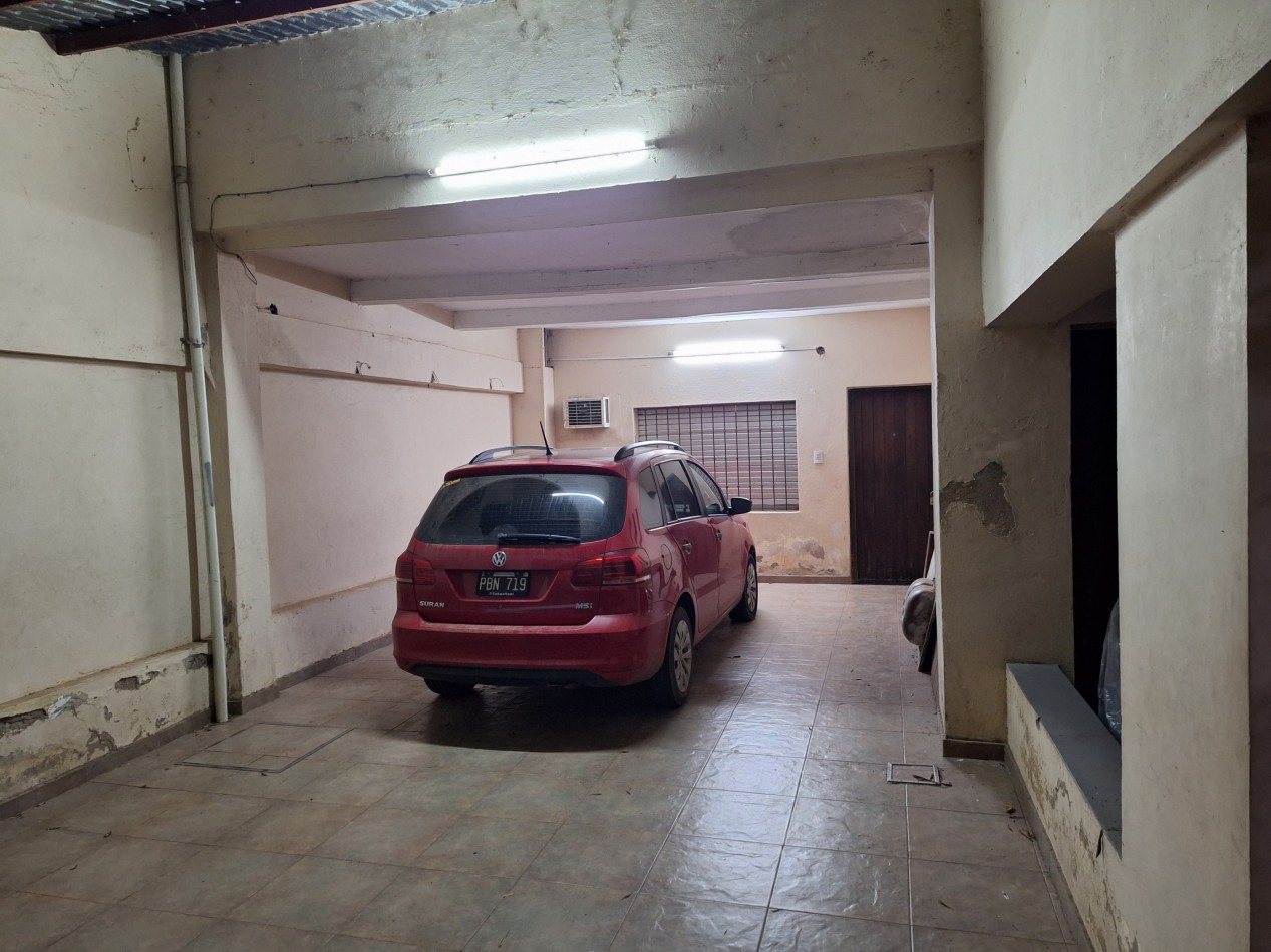 Amplia Casa + Departamento a solo 200mts de av. 9 de Julio  