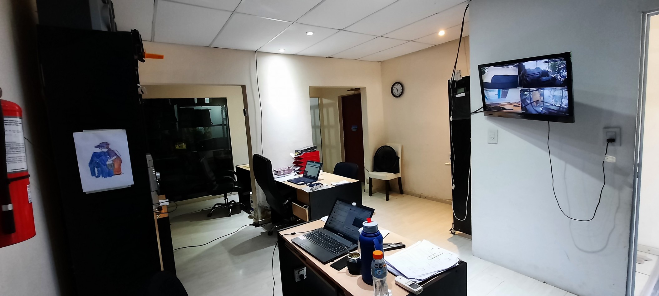 Vendo  Terreno s/ Esquina con oficina Lateral.