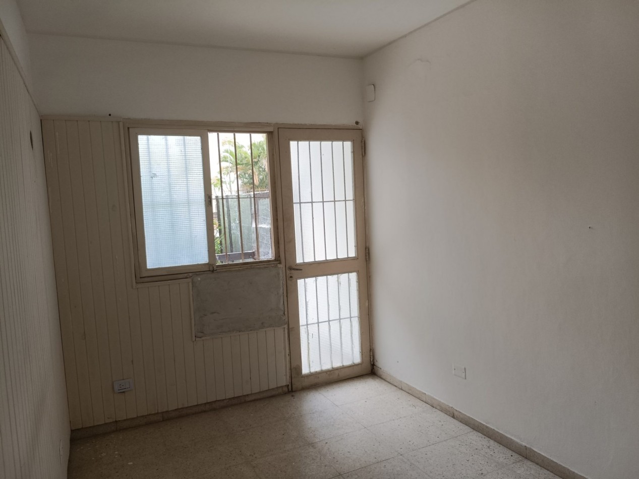 Hermosa Casas Sobre Arturo Illia 1180