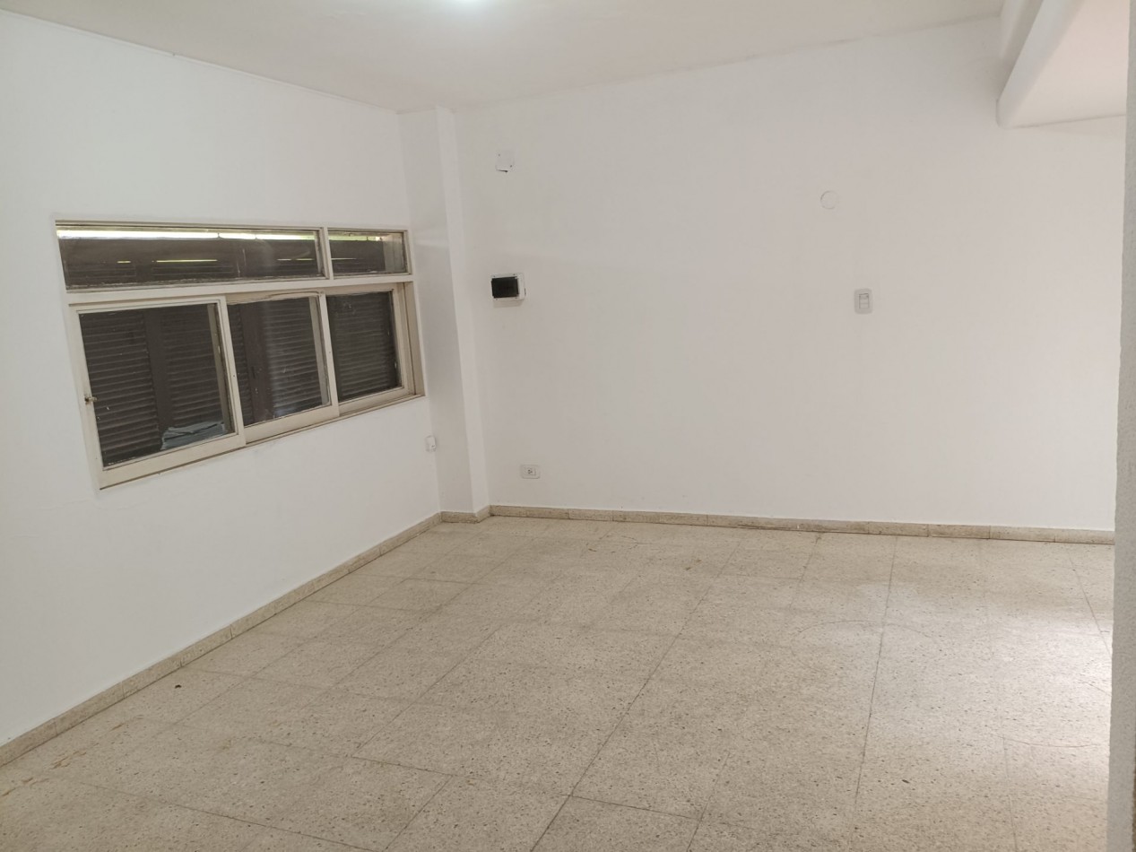 Hermosa Casas Sobre Arturo Illia 1180