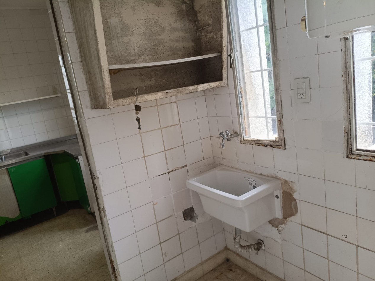 Hermosa Casas Sobre Arturo Illia 1180