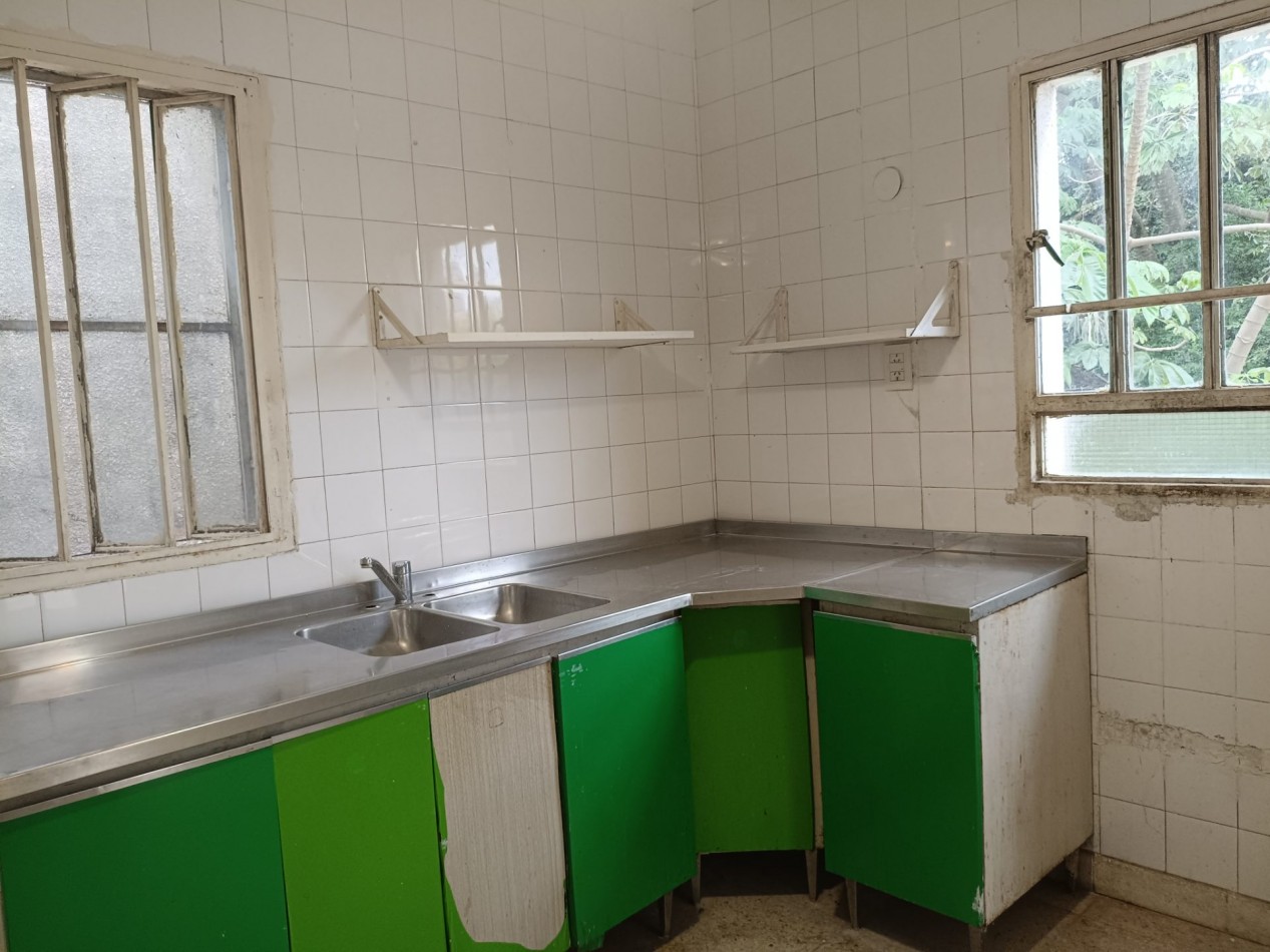 Hermosa Casas Sobre Arturo Illia 1180