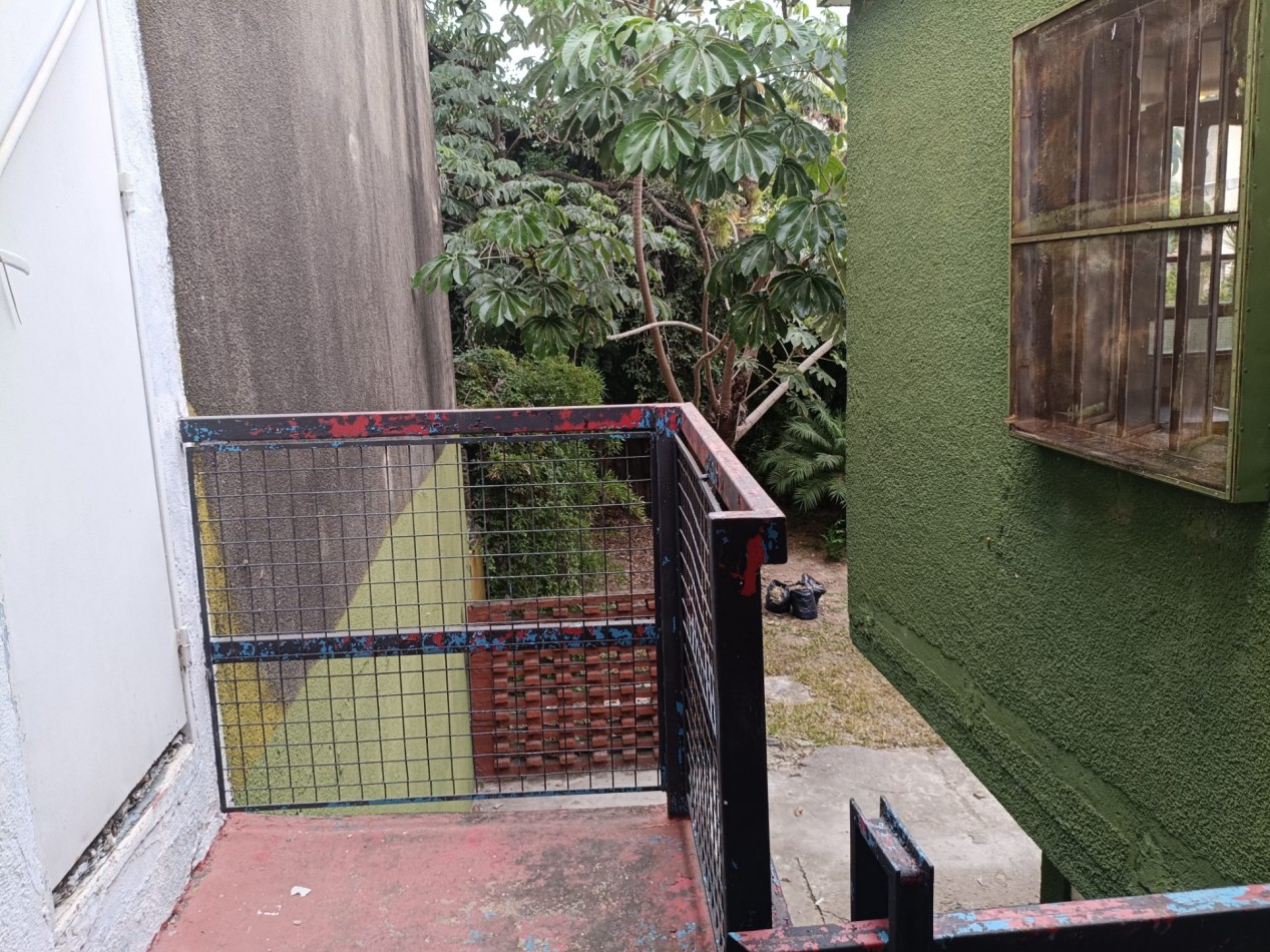 Hermosa Casas Sobre Arturo Illia 1180