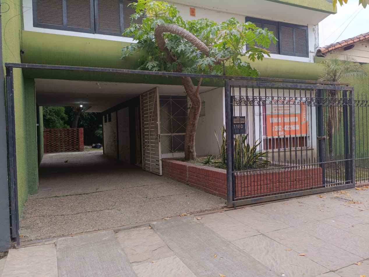 Hermosa Casas Sobre Arturo Illia 1180