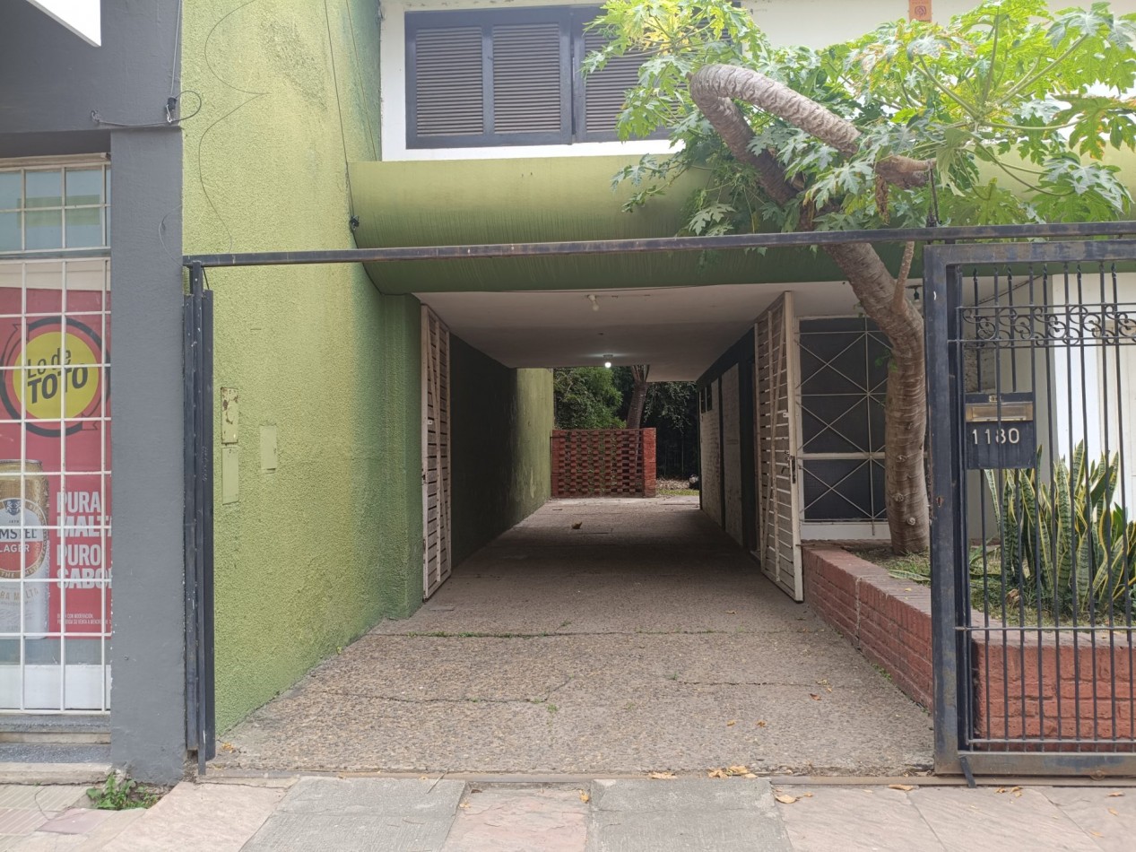 Hermosa Casas Sobre Arturo Illia 1180