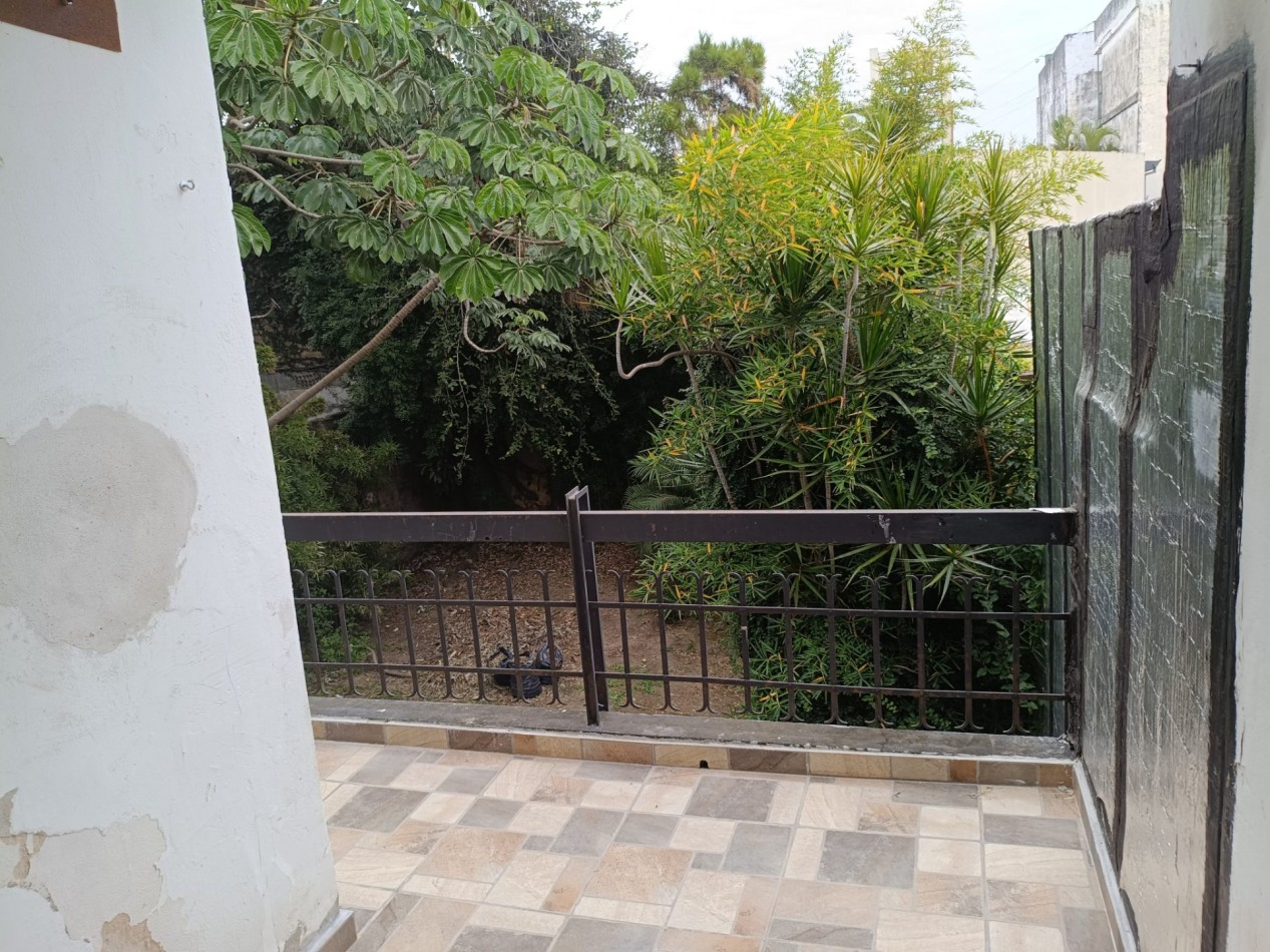 Hermosa Casas Sobre Arturo Illia 1180