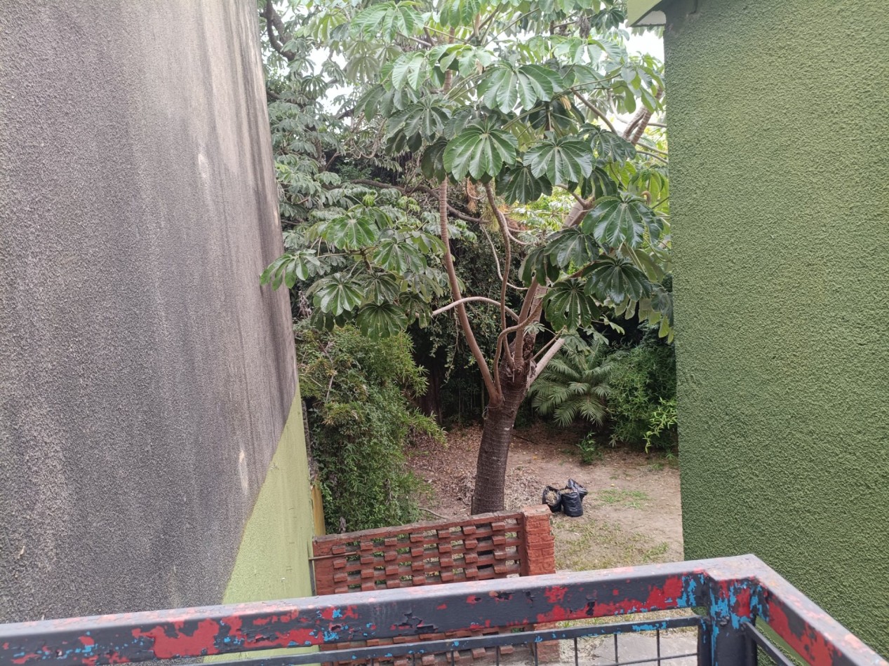 Hermosa Casas Sobre Arturo Illia 1180