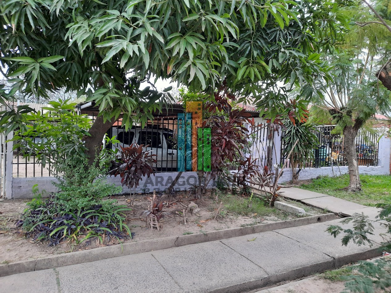 Terreno sobre esquina en B° España. con vivienda a restaurar.