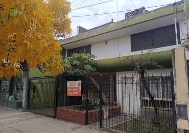 Hermosa Casas Sobre Arturo Illia 1180